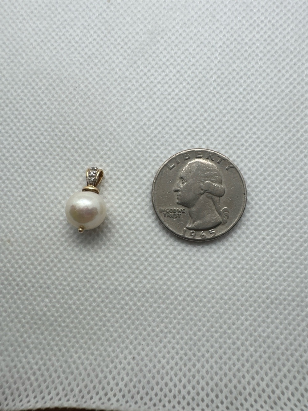 Vintage Solid 14K Yellow Gold Pendant With Diamond And Genuine 10MM Pearl - Picture 10 of 12